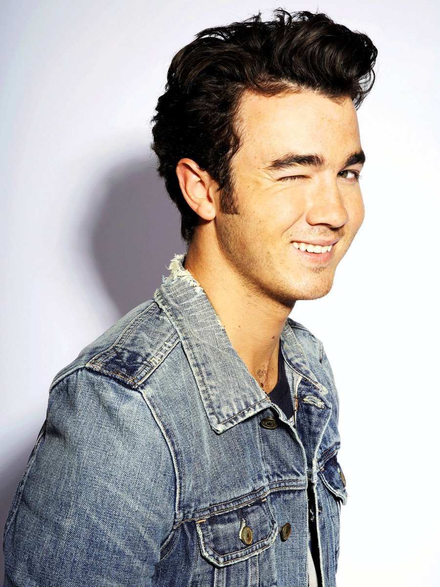 kevin-jonas-2015