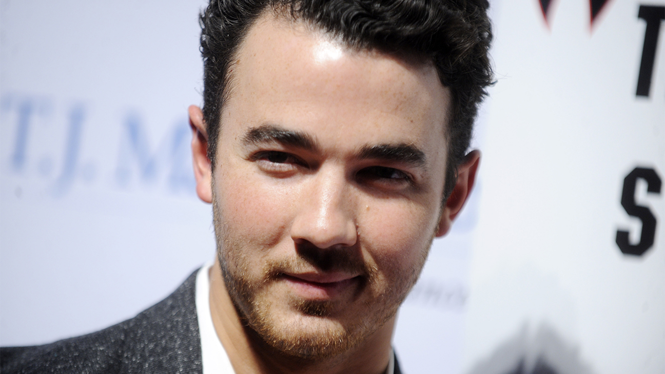 kevin-jonas-family