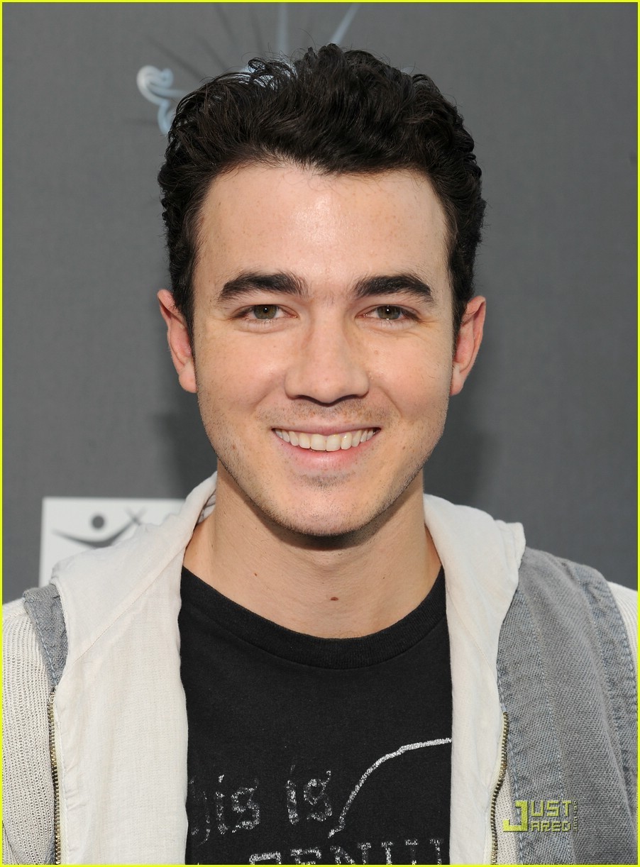 kevin-jonas-gossip