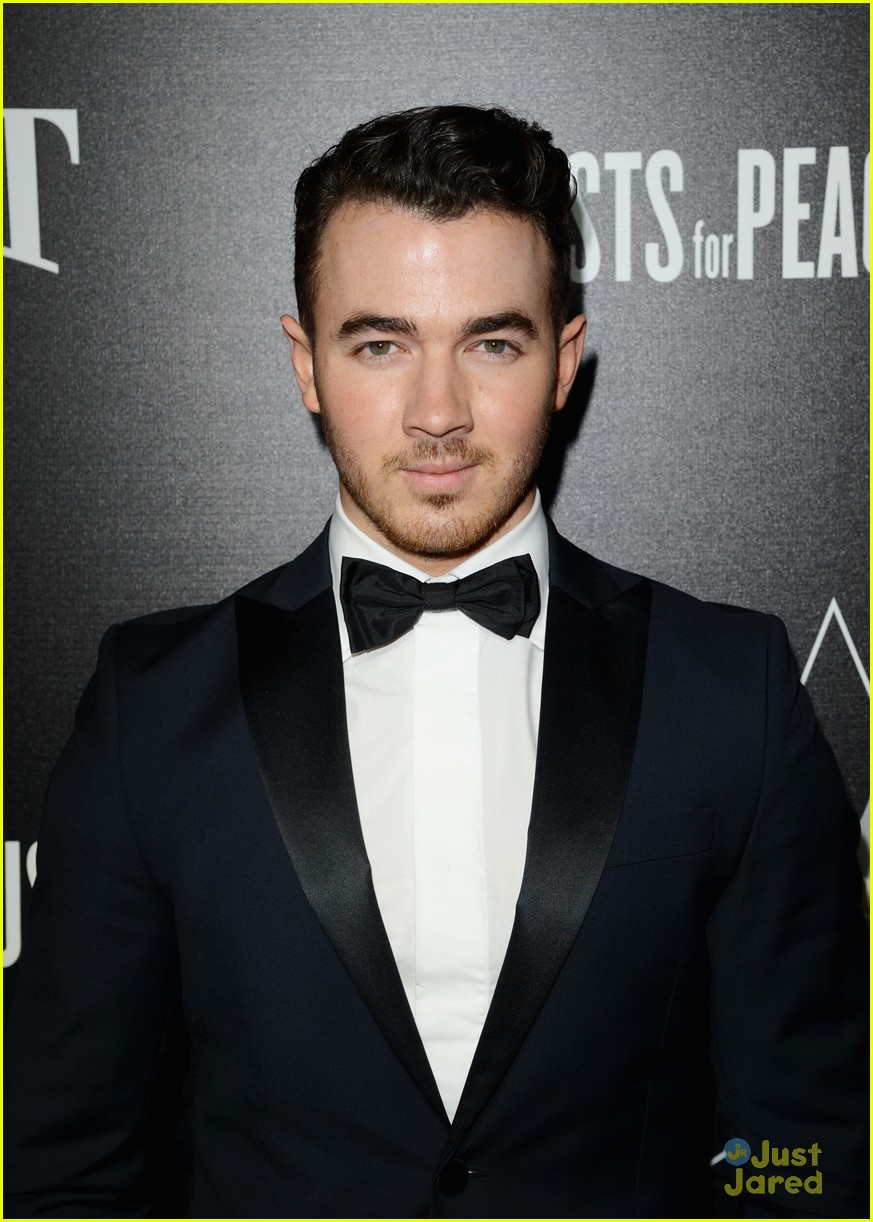 kevin-jonas-photos