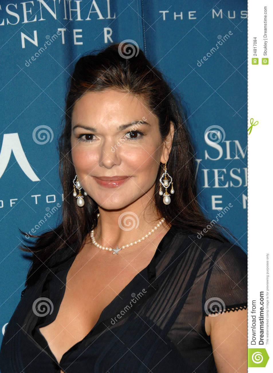 laura-harring-young