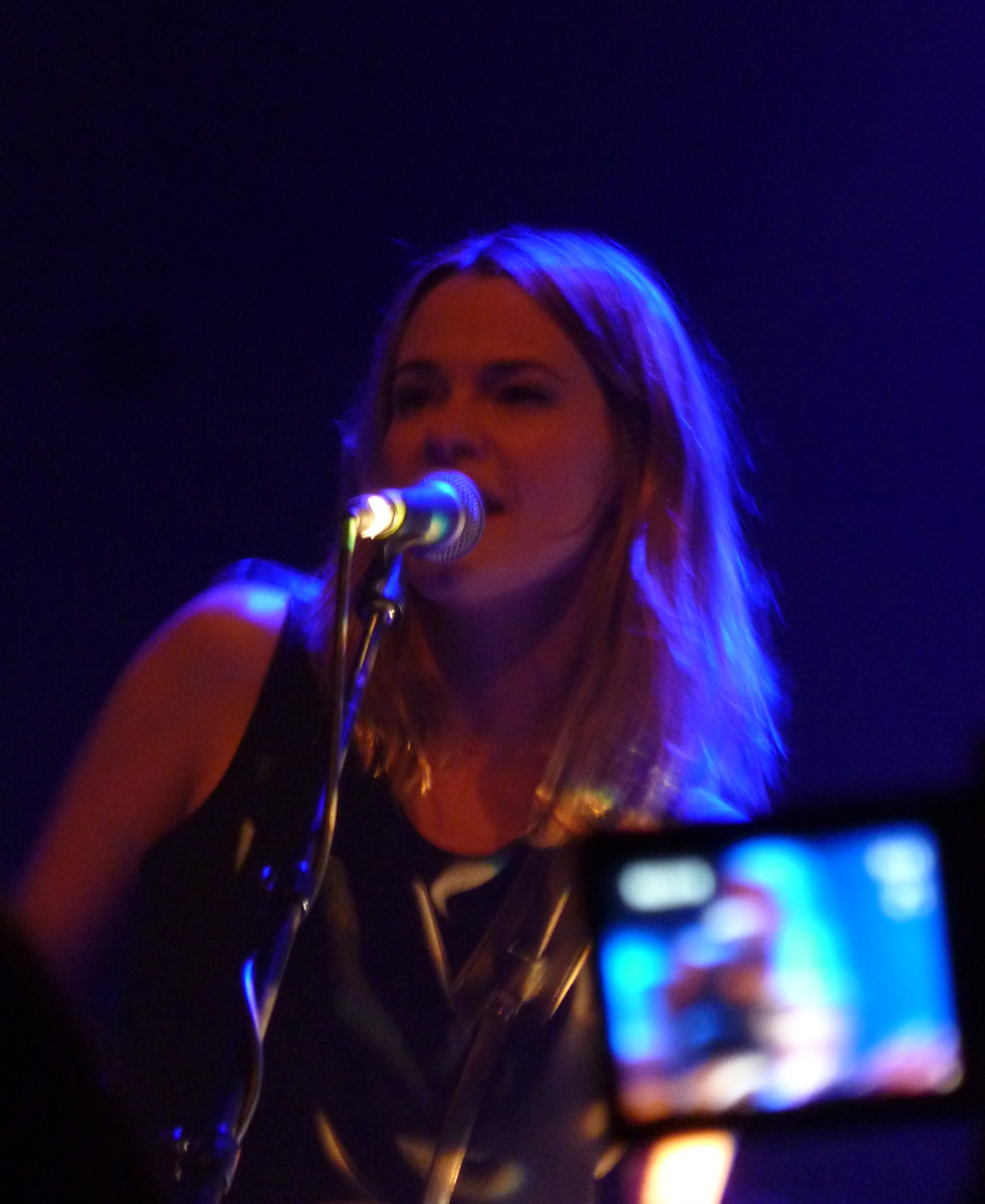 leisha-hailey-gossip