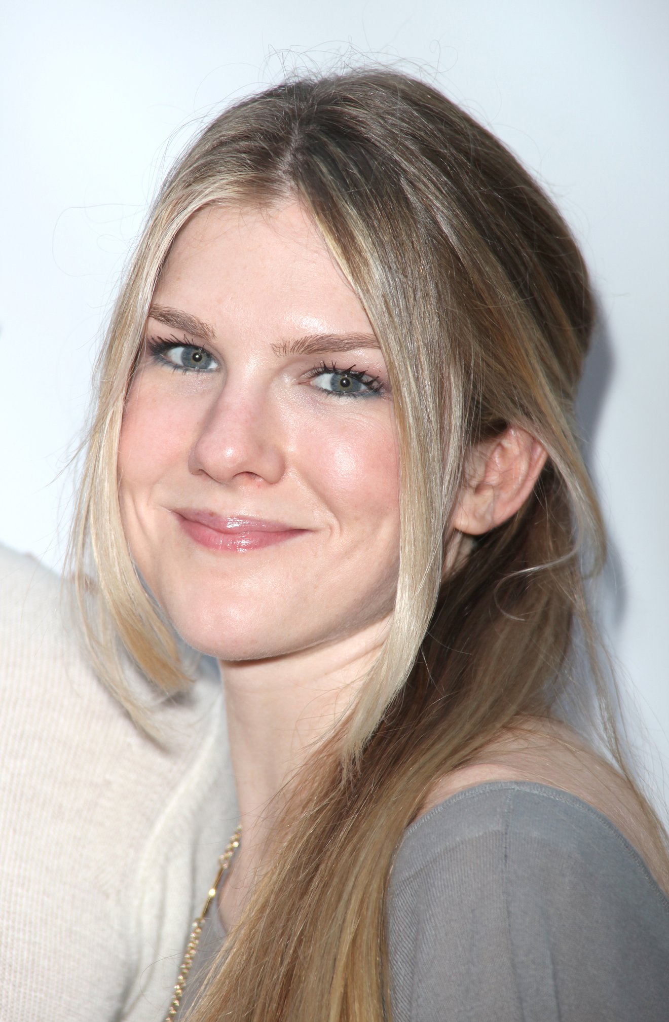 lily-rabe-wallpapers