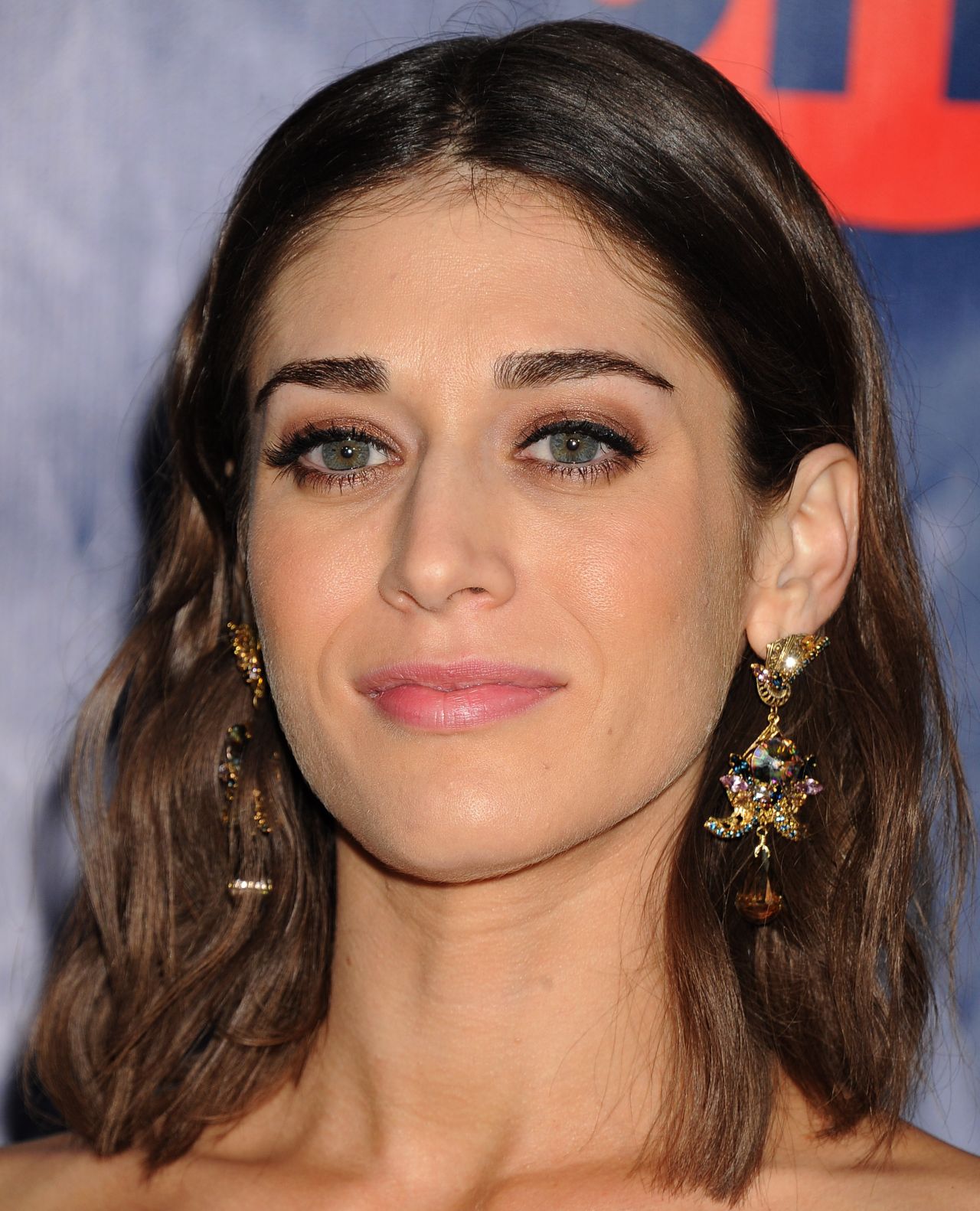 lizzy-caplan-gossip