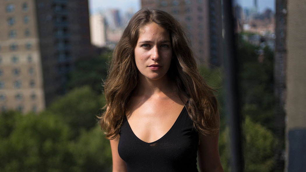 best-pictures-of-lola-kirke