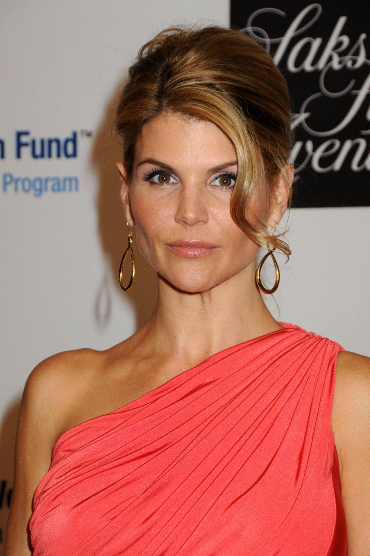 lori-loughlin-hd-wallpaper