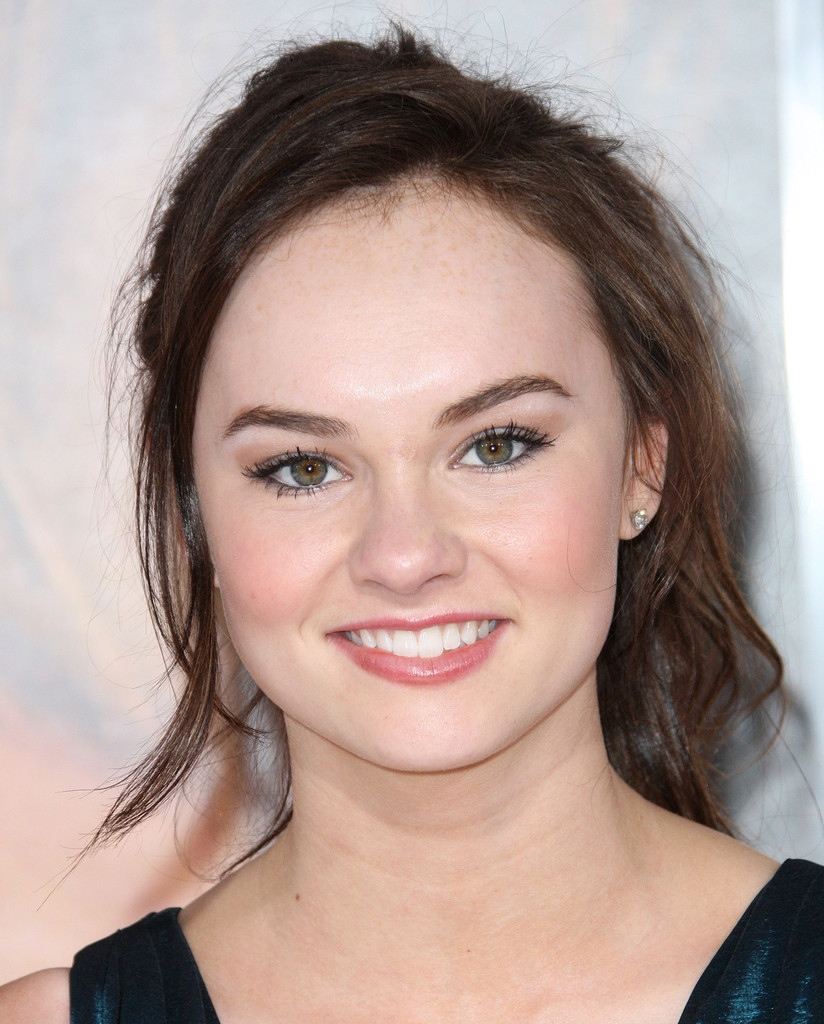 madeline-carroll-wallpaper