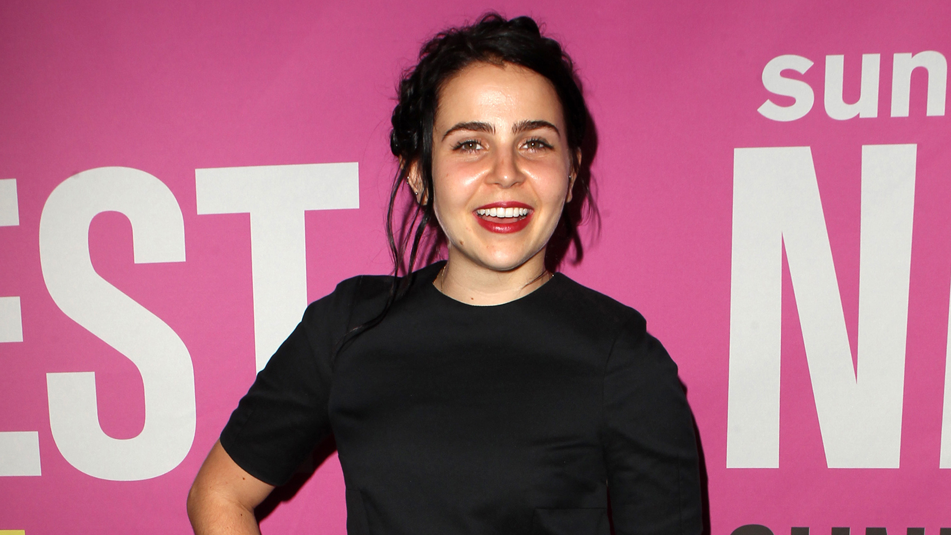 mae-whitman-hd-wallpaper