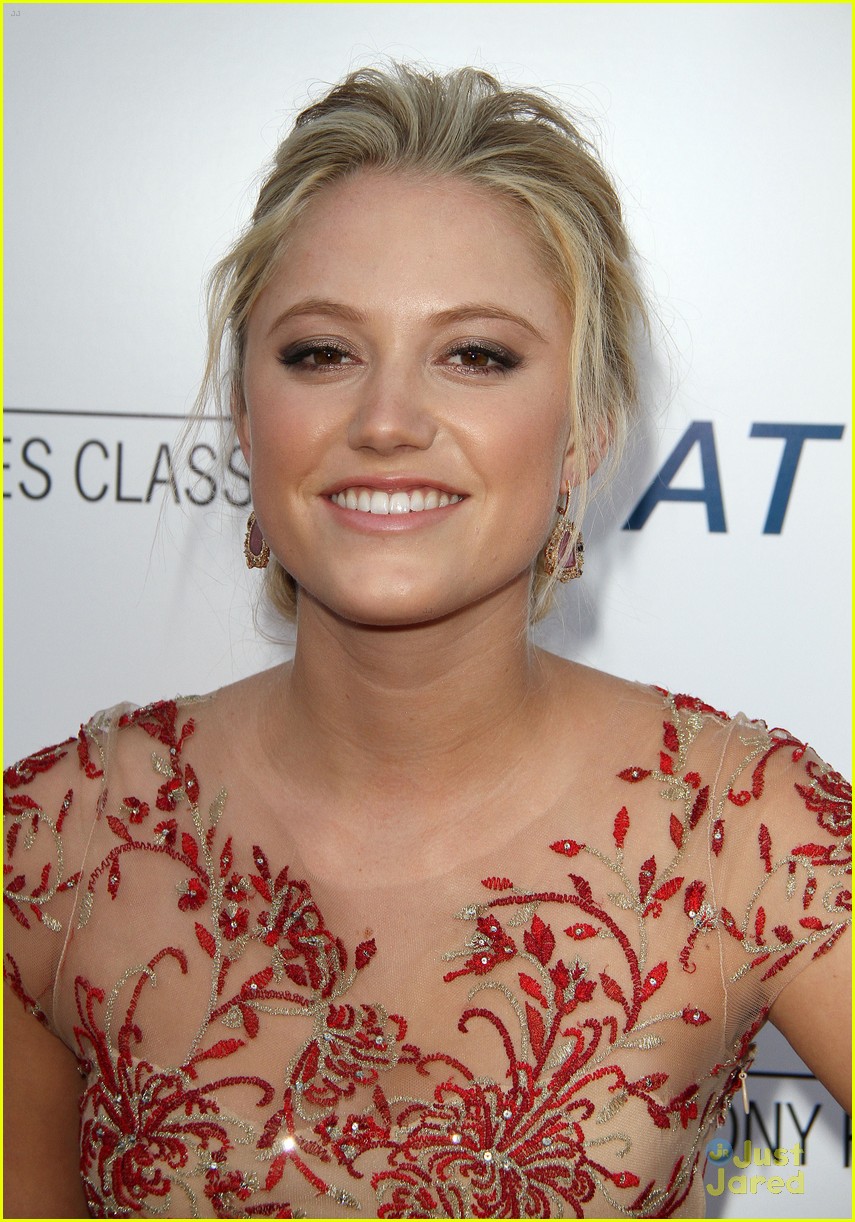 best-pictures-of-maika-monroe
