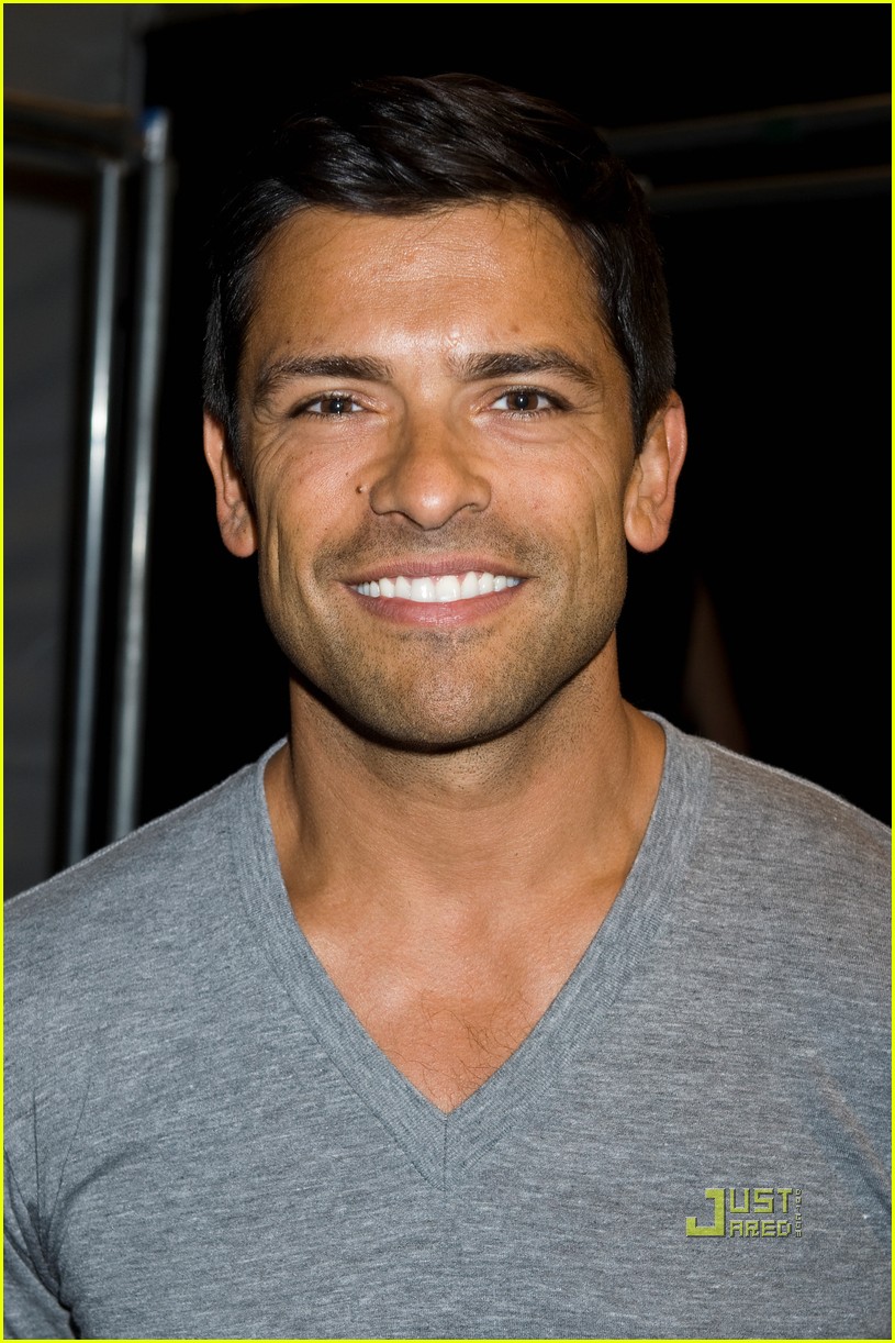 mark-consuelos-pictures