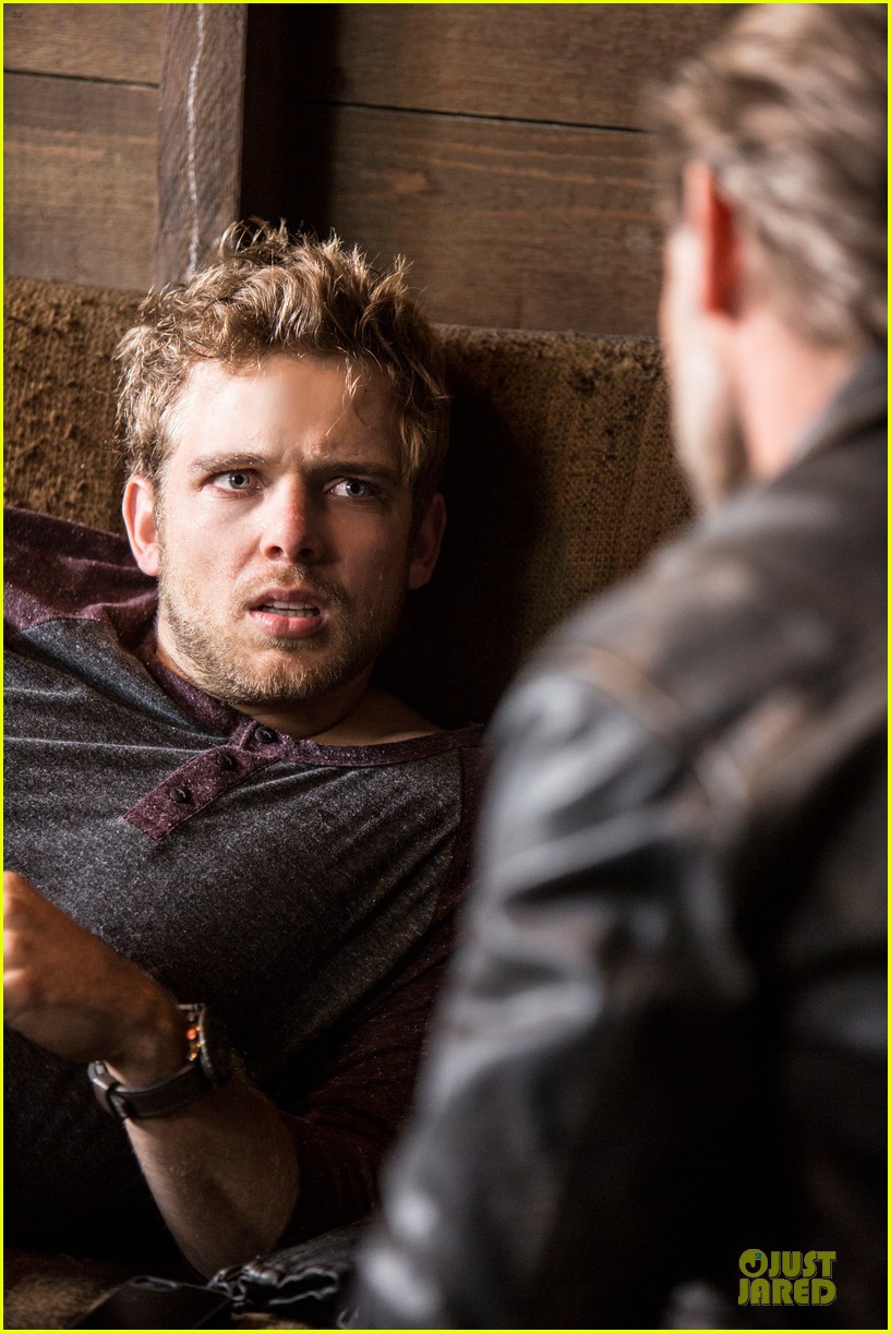 max-thieriot-hd-wallpaper