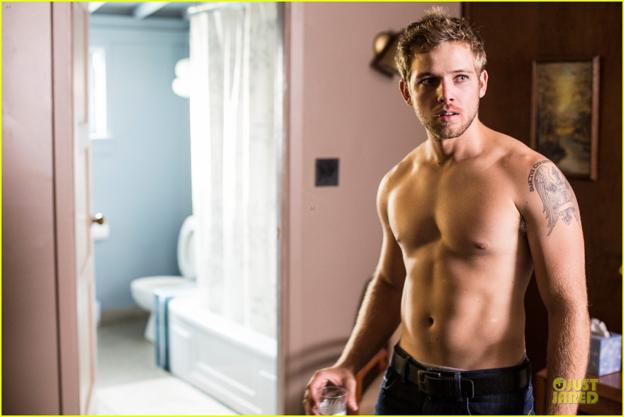 photos-of-max-thieriot