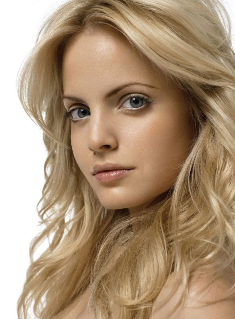 mena-suvari-wallpapers