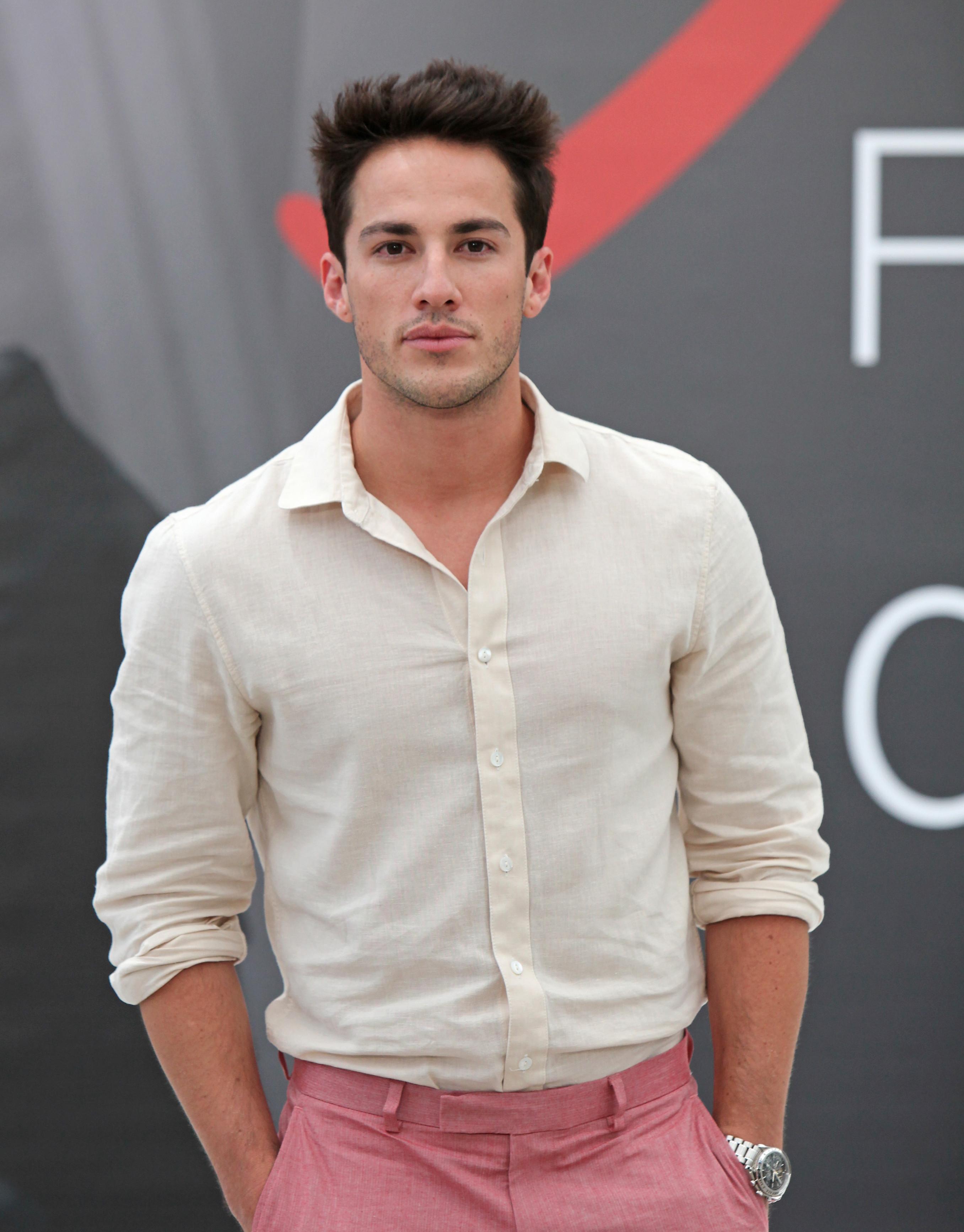 best-pictures-of-michael-trevino