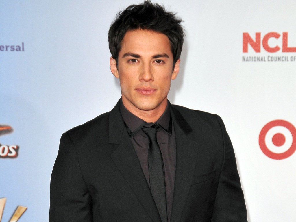 michael-trevino-party