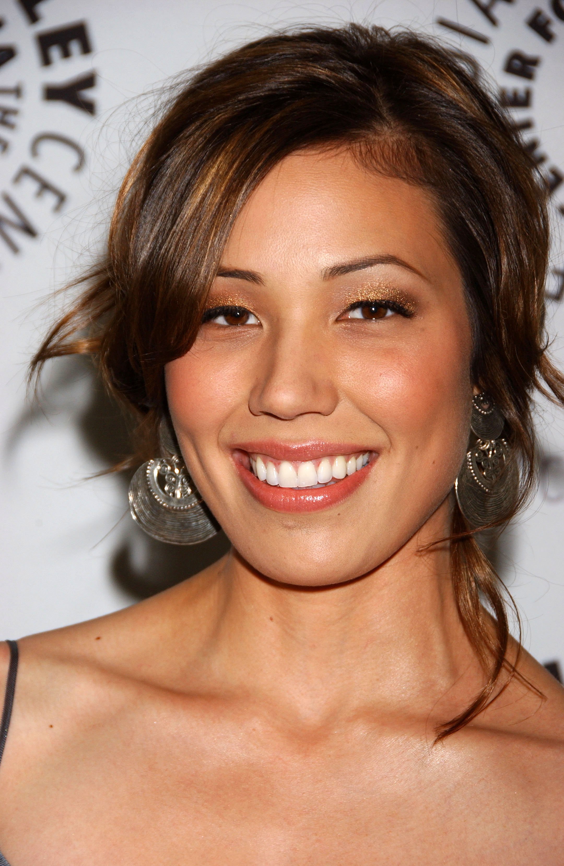 michaela-conlin-hd-wallpaper