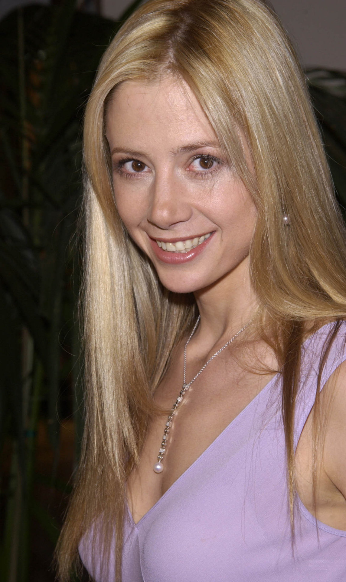 mira-sorvino-hd-wallpaper