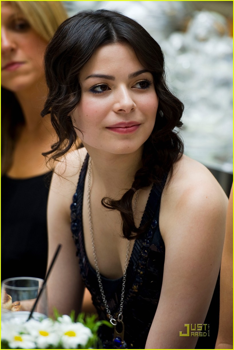 miranda-cosgrove-hd-wallpaper