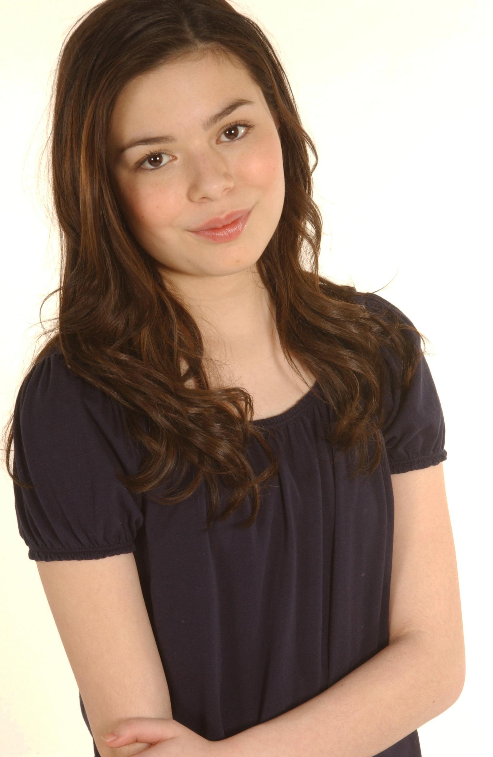 miranda-cosgrove-summertime