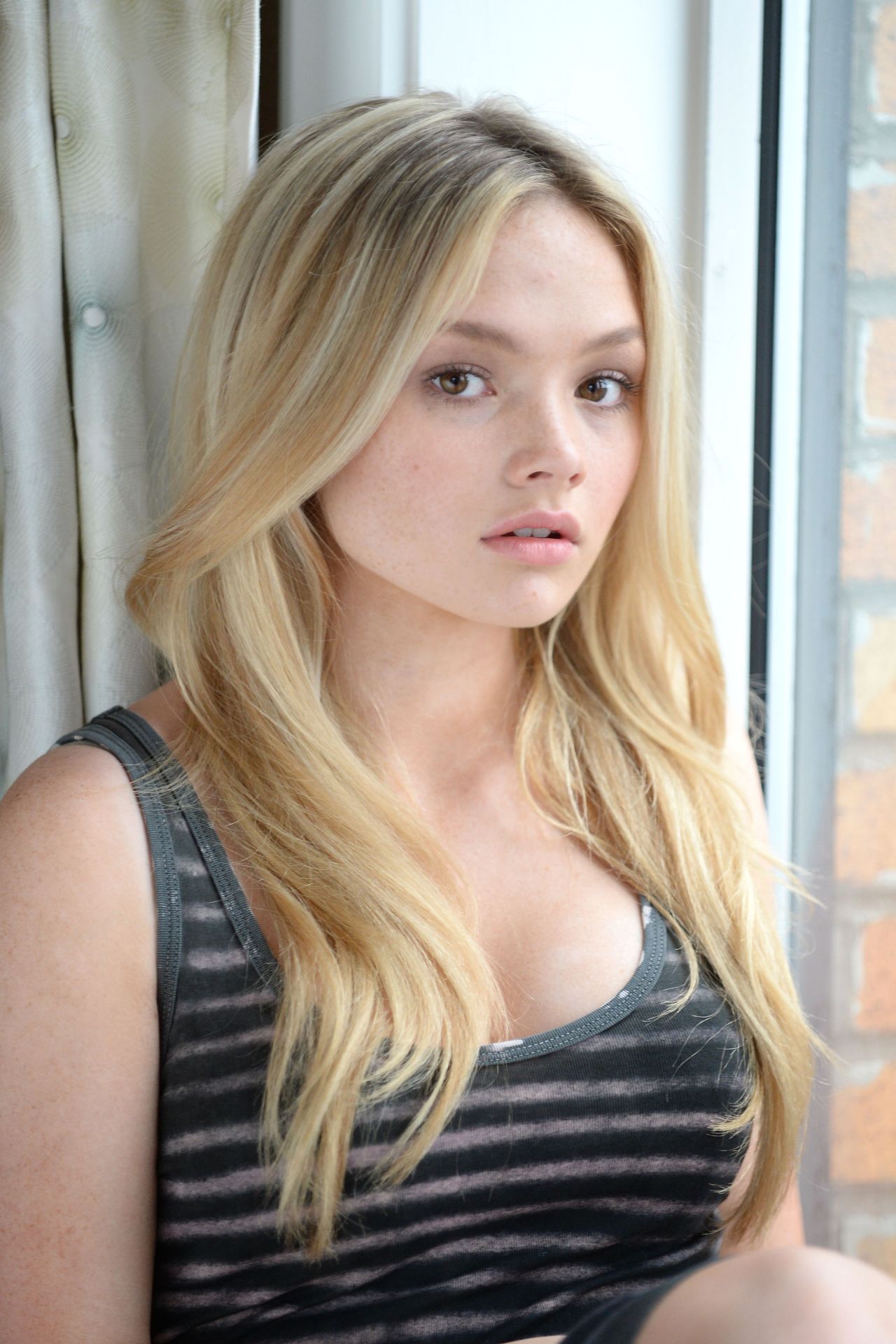 natalie-alyn-lind-photos