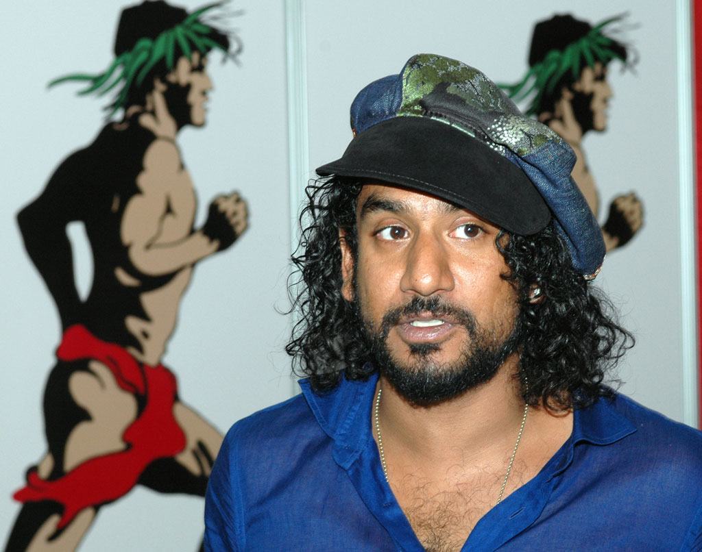 photos-of-naveen-andrews