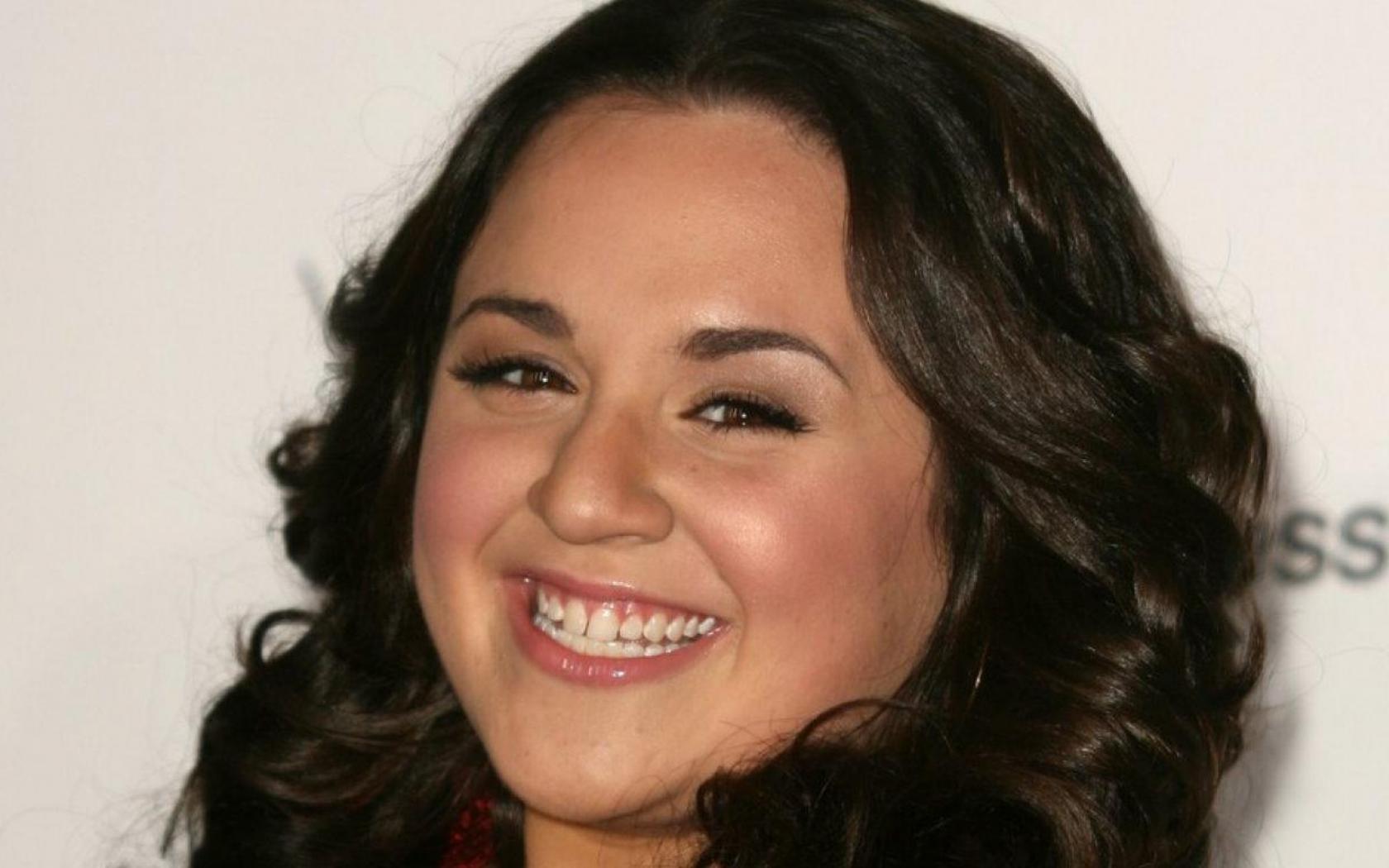 nikki-blonsky-hd-wallpaper