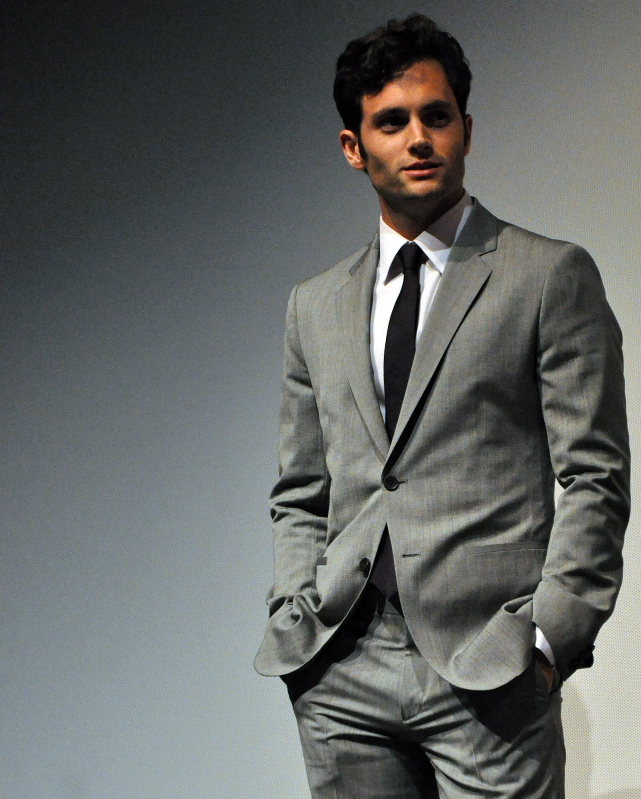 penn-badgley-2015