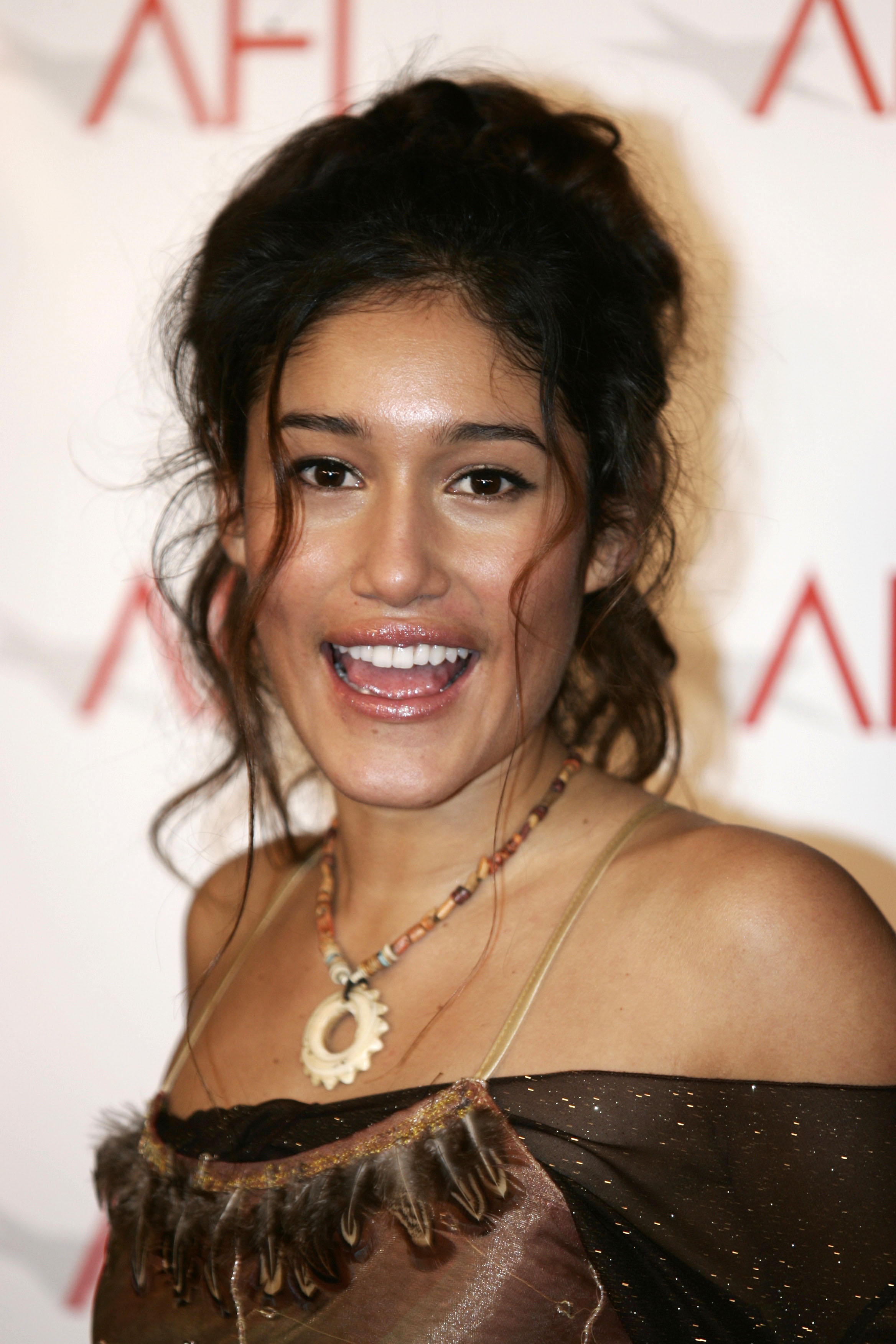 Q Orianka Kilcher desktop Wallpapers