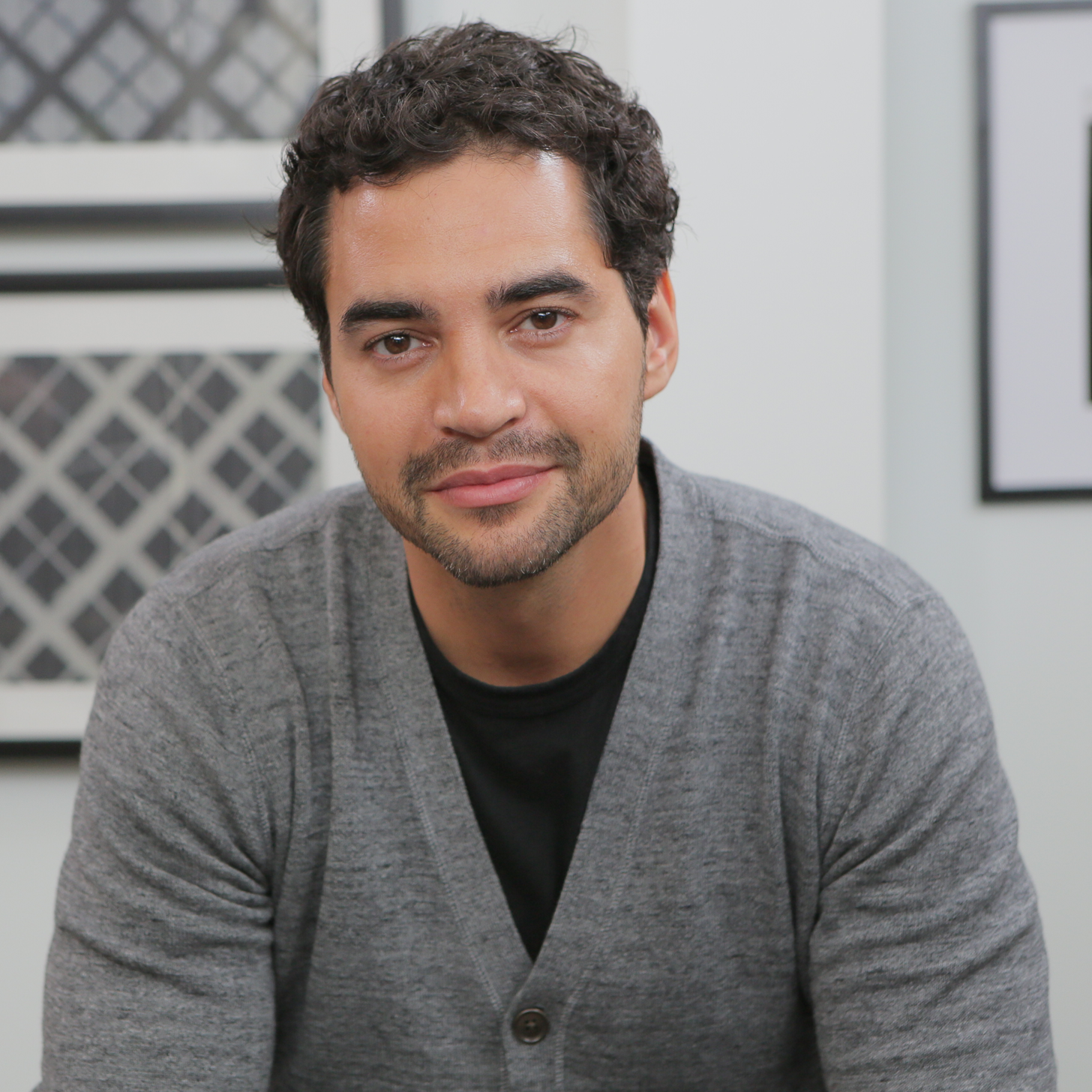 best-pictures-of-ramon-rodriguez-actor