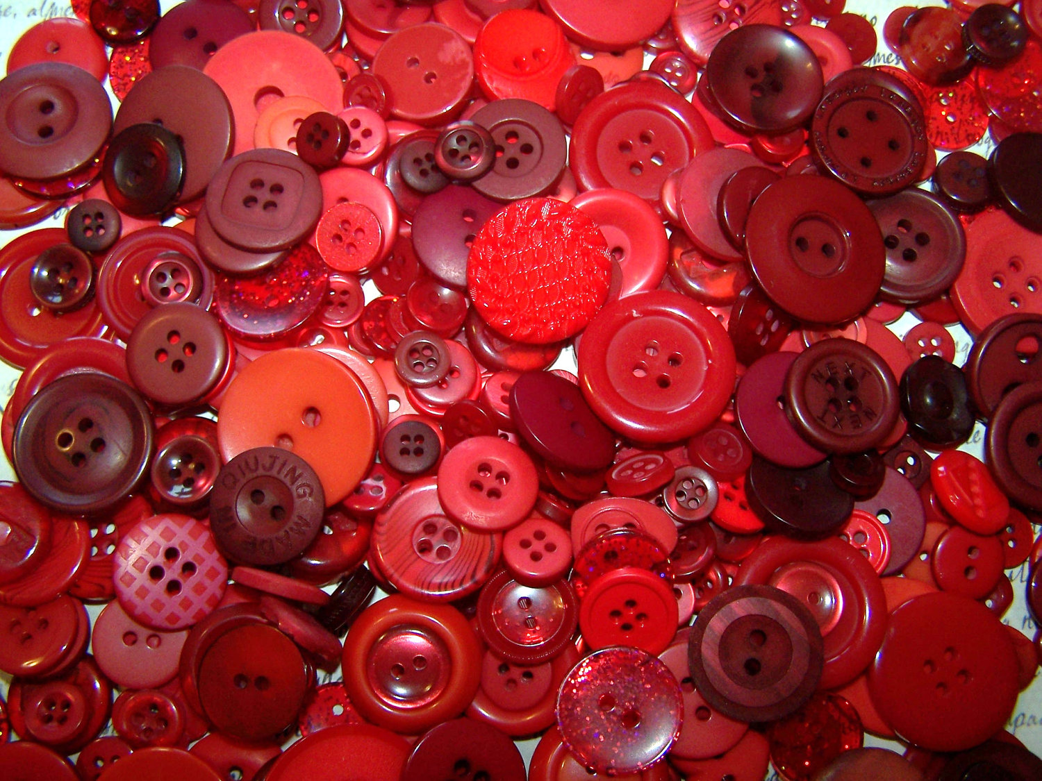 best-pictures-of-red-buttons