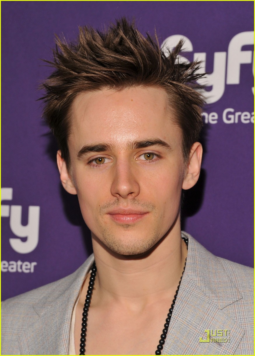 best-pictures-of-reeve-carney