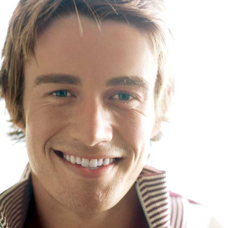 photos-of-robert-buckley