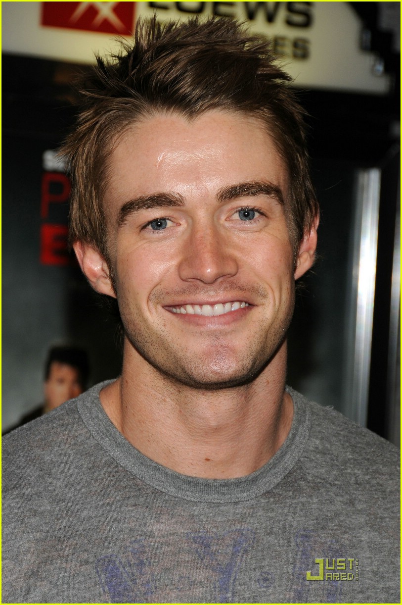 robert-buckley-2015