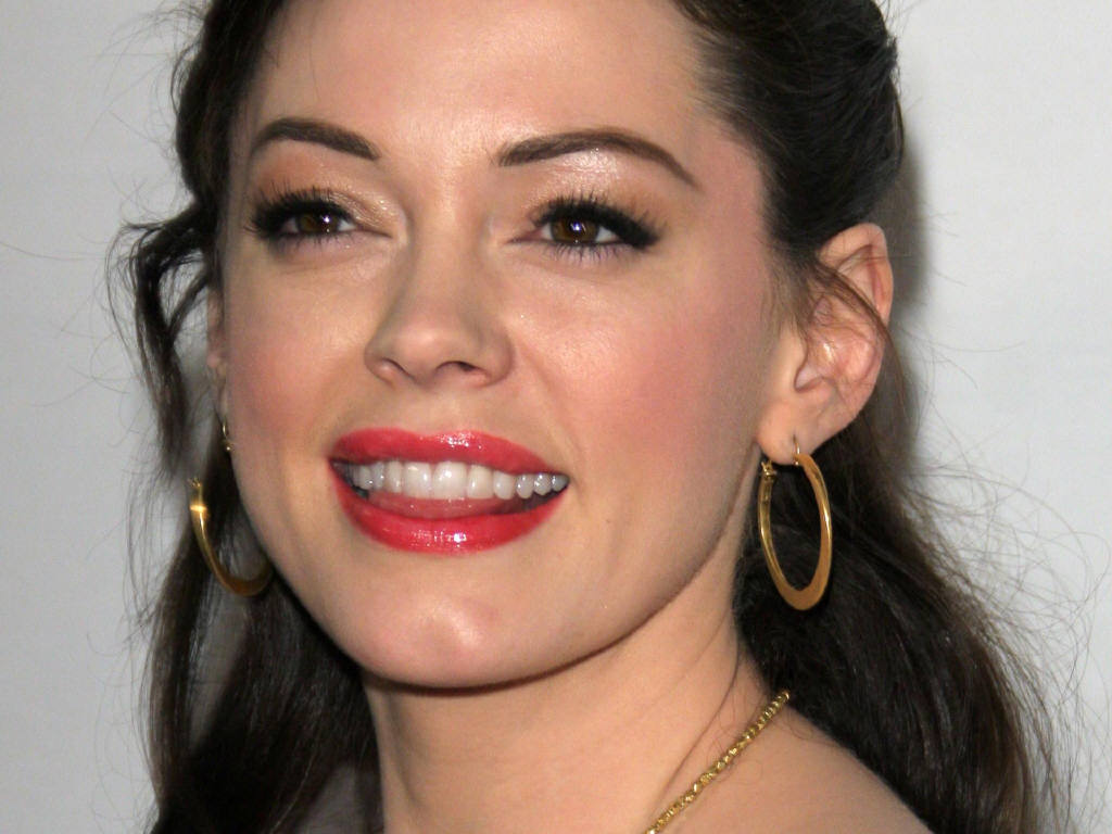 rose-mcgowan-summertime