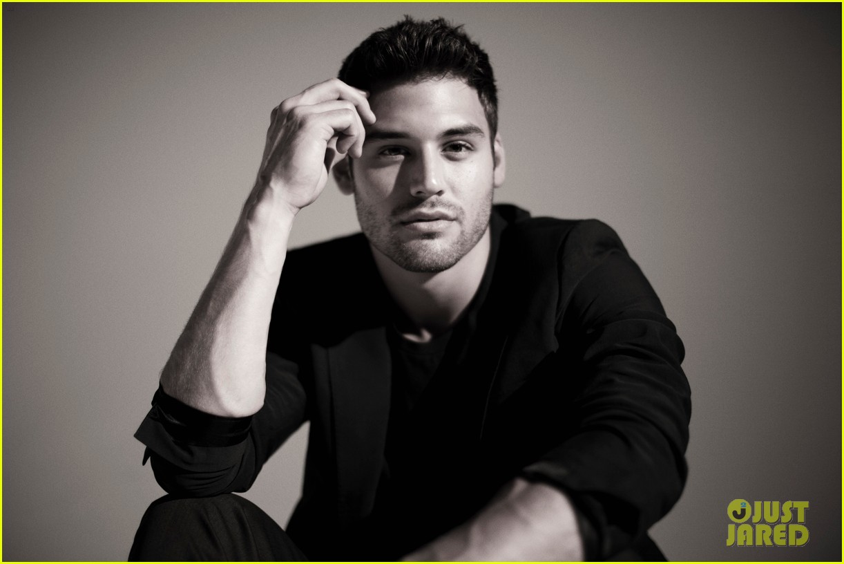 ryan-guzman-wallpapers