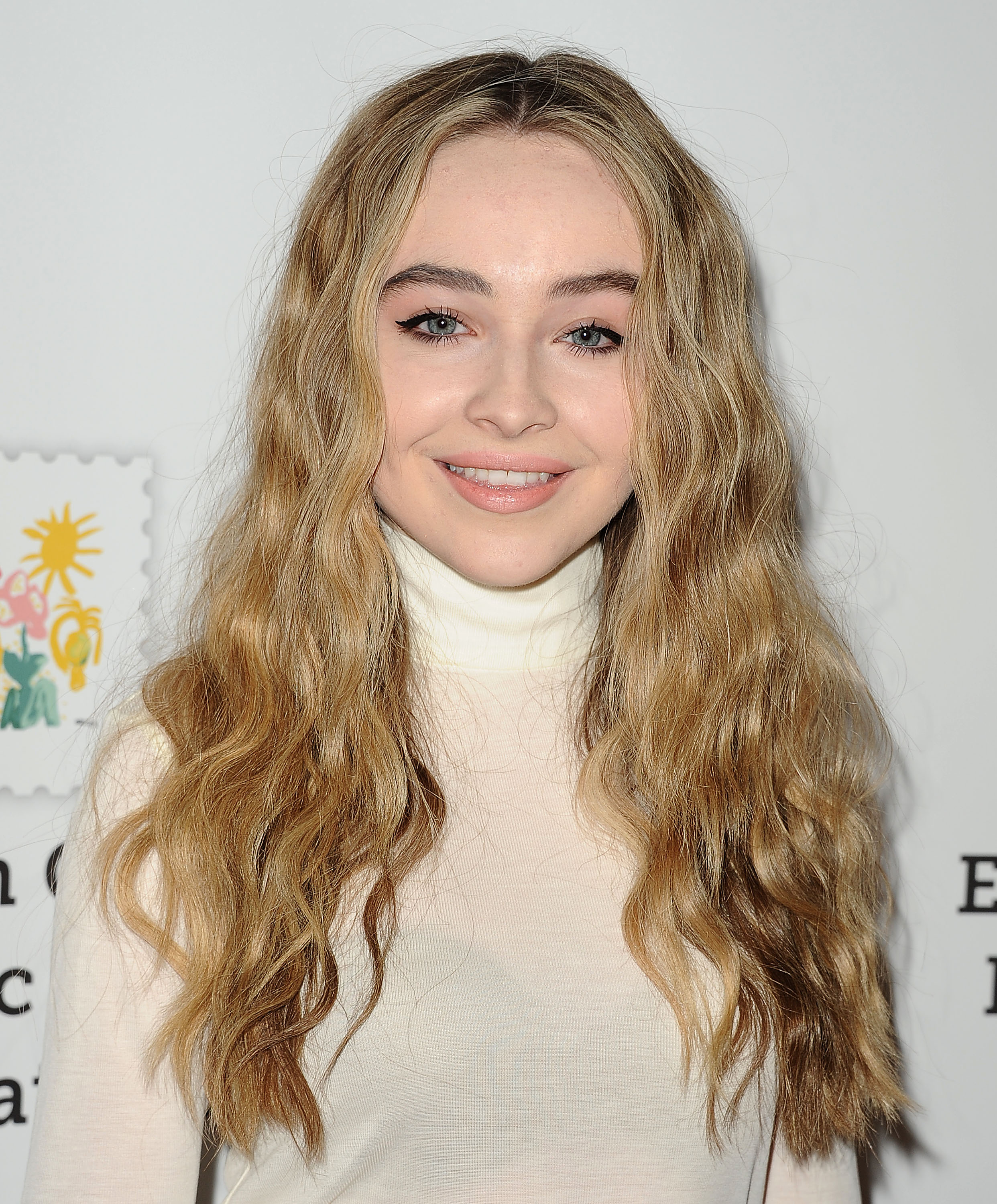 sabrina-carpenter-hd-wallpaper