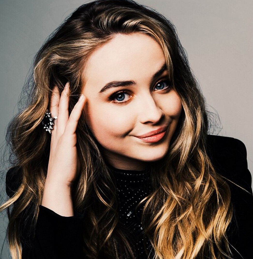 sabrina-carpenter-wallpaper