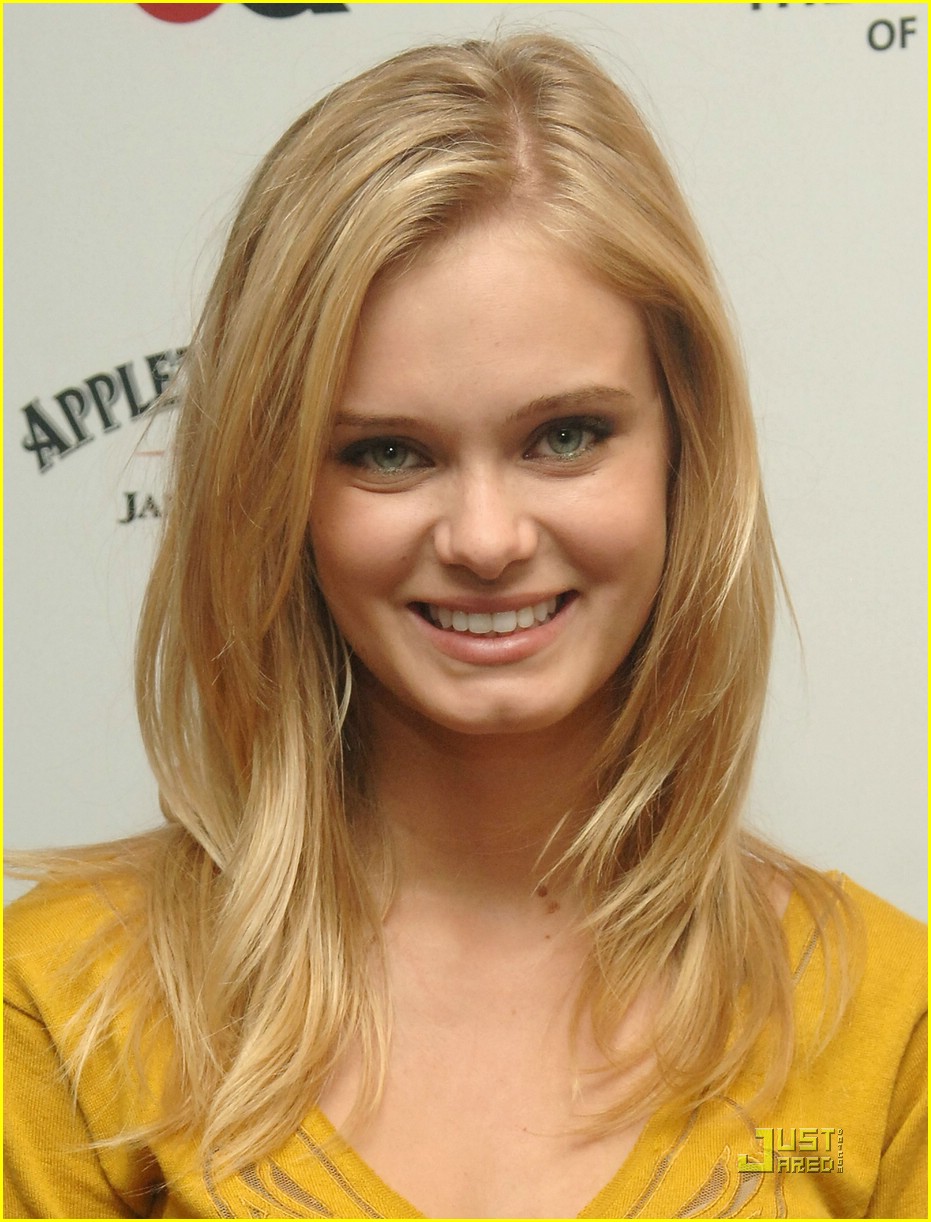 best-pictures-of-sara-paxton