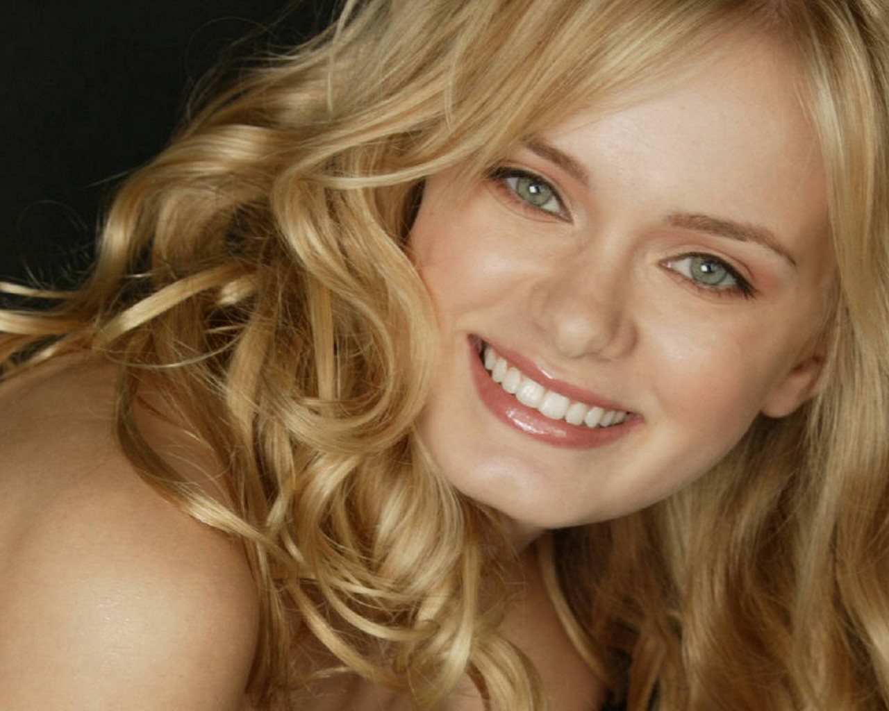 sara-paxton-family