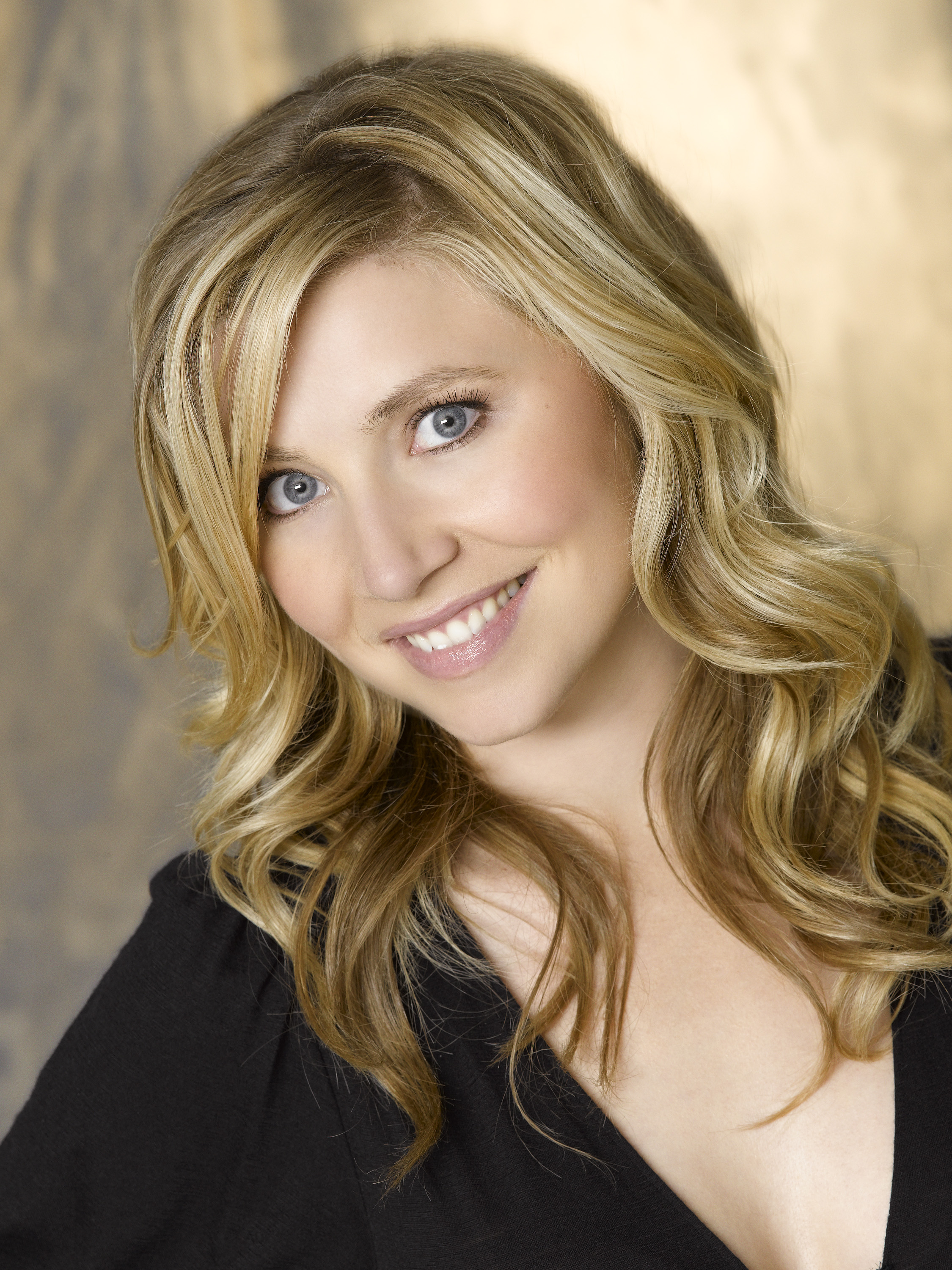 sarah-chalke-summertime