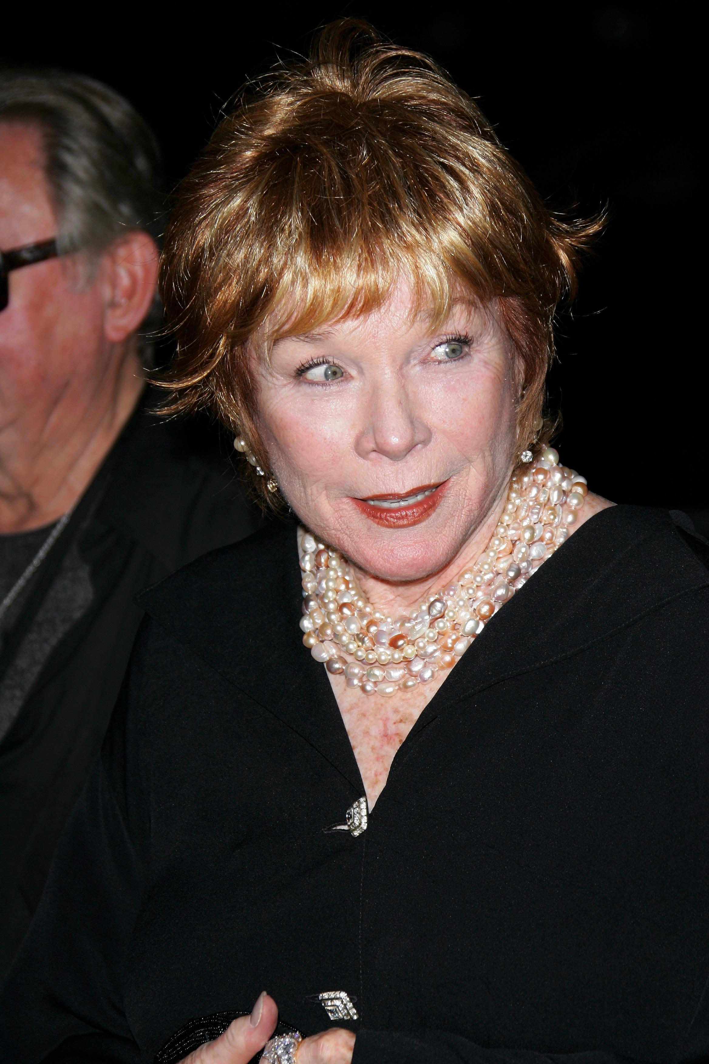 shirley-maclaine-hd-wallpaper