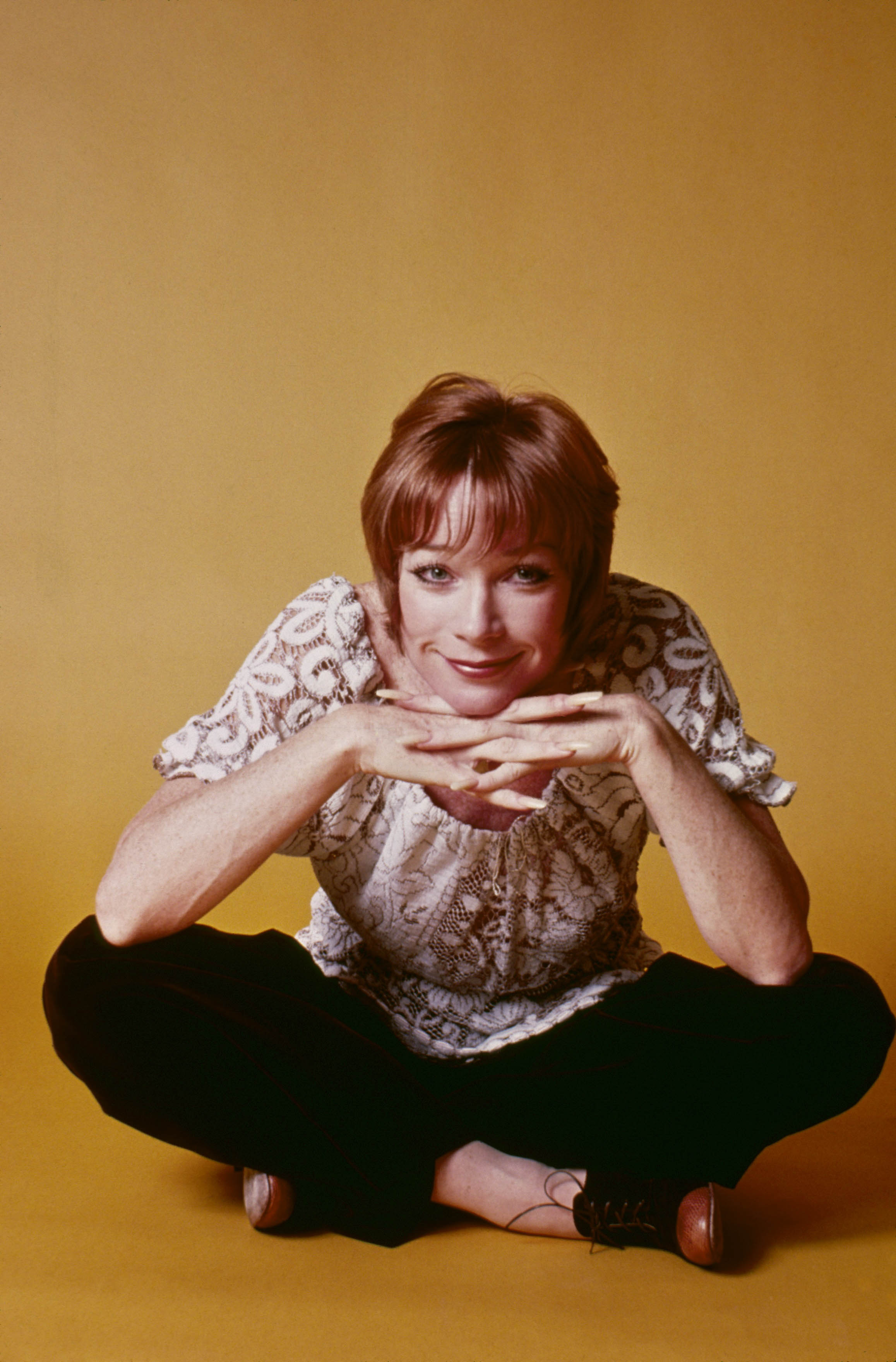 shirley-maclaine-wallpaper