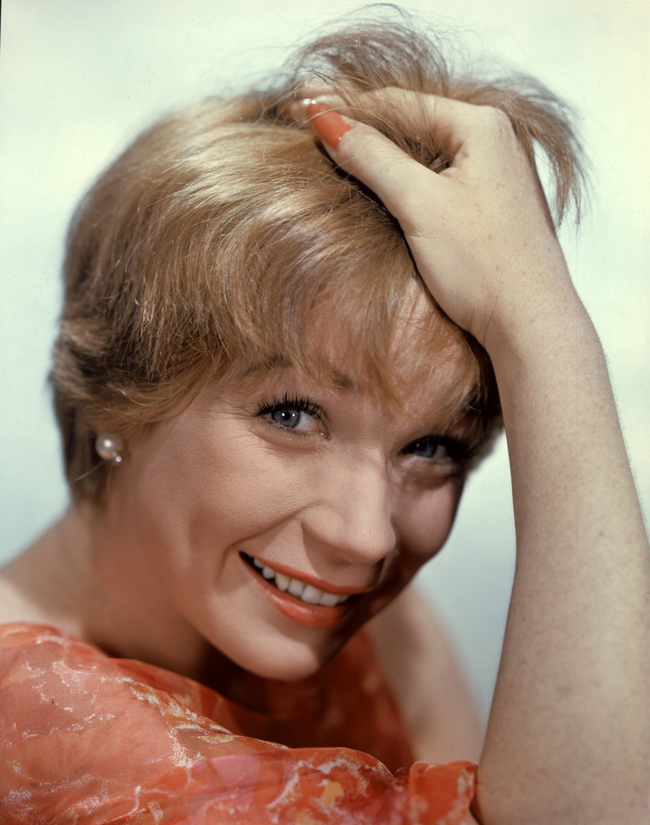 shirley-maclaine-wallpapers