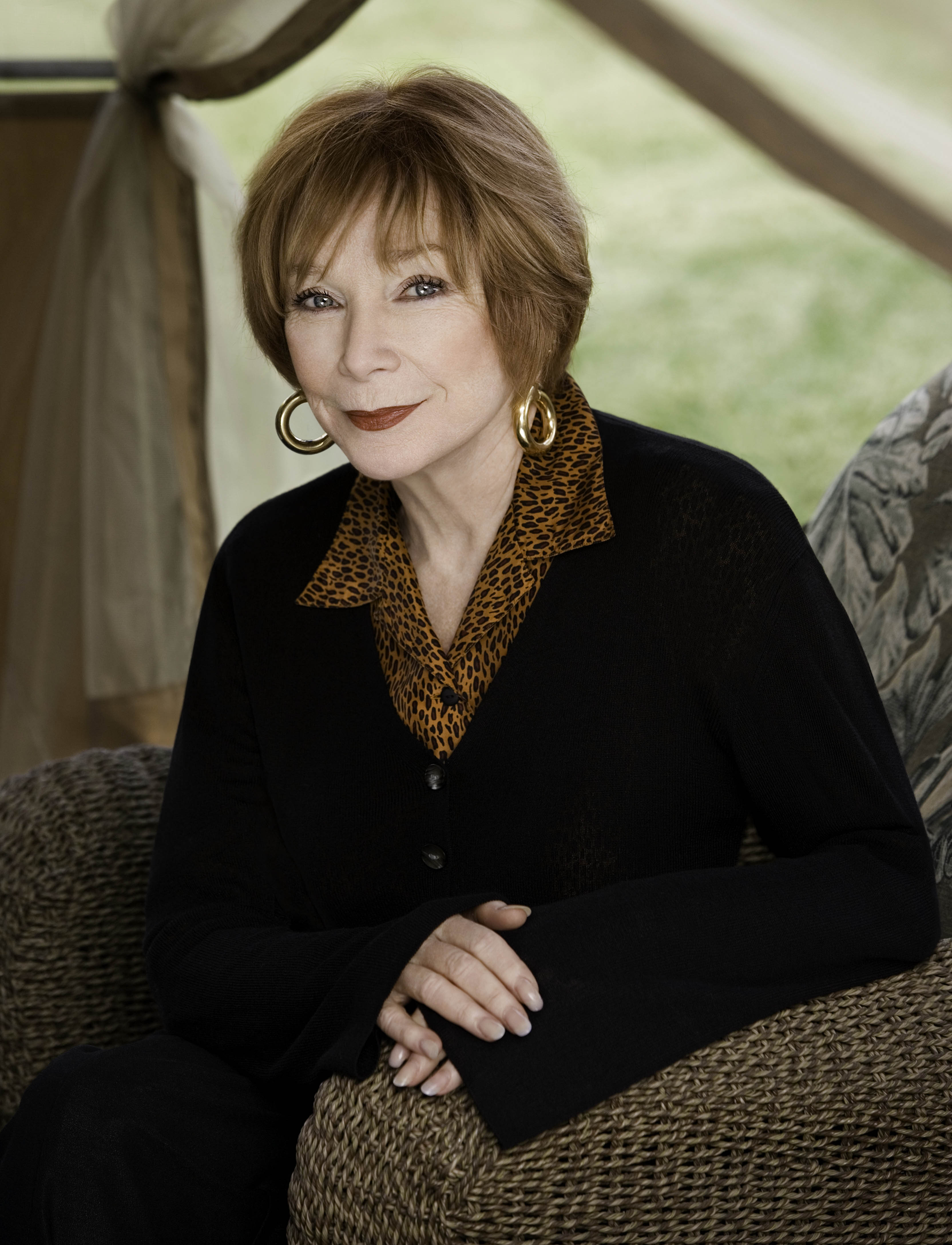 shirley-maclaine-young
