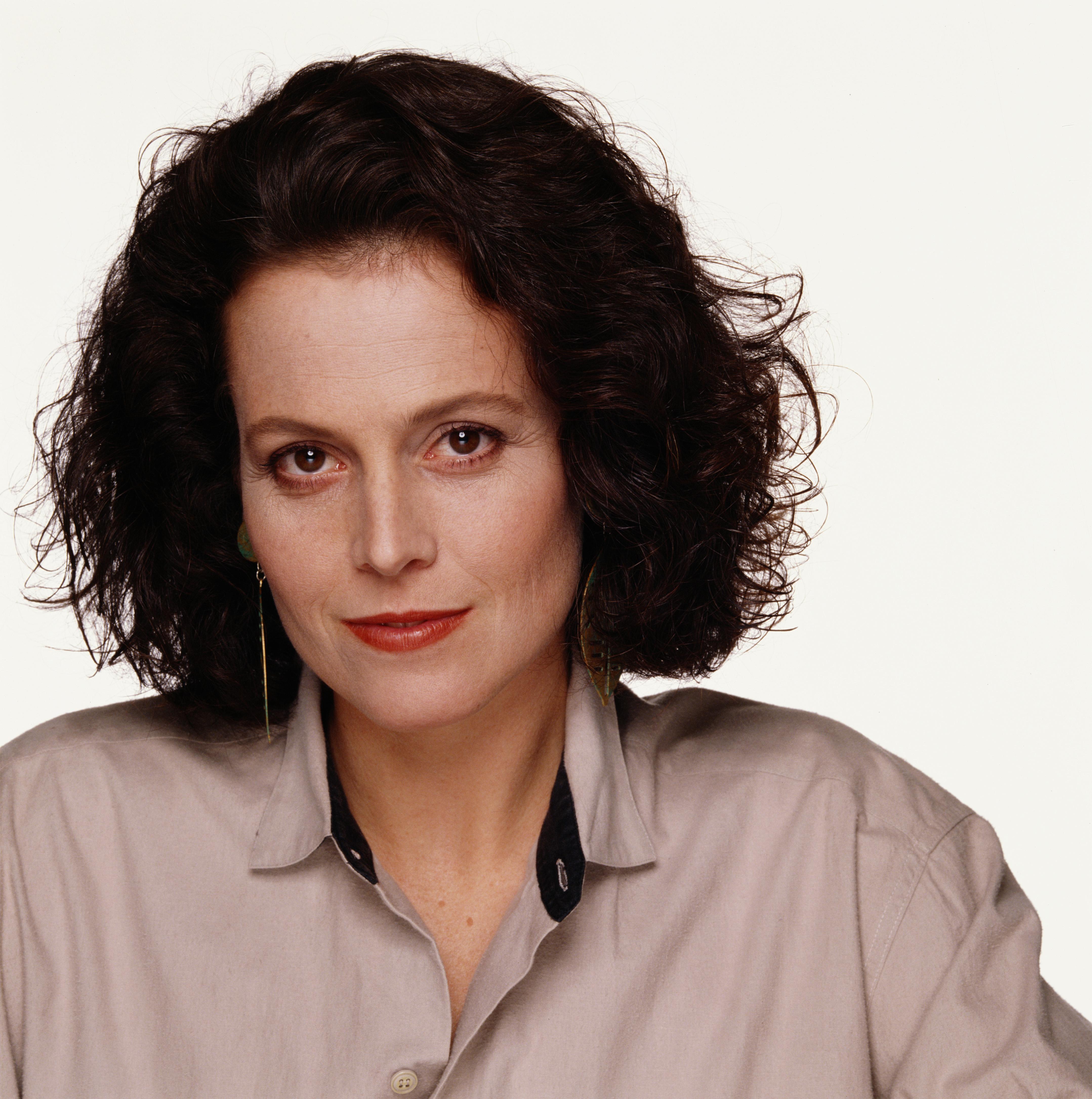 sigourney-weaver-hd-wallpaper