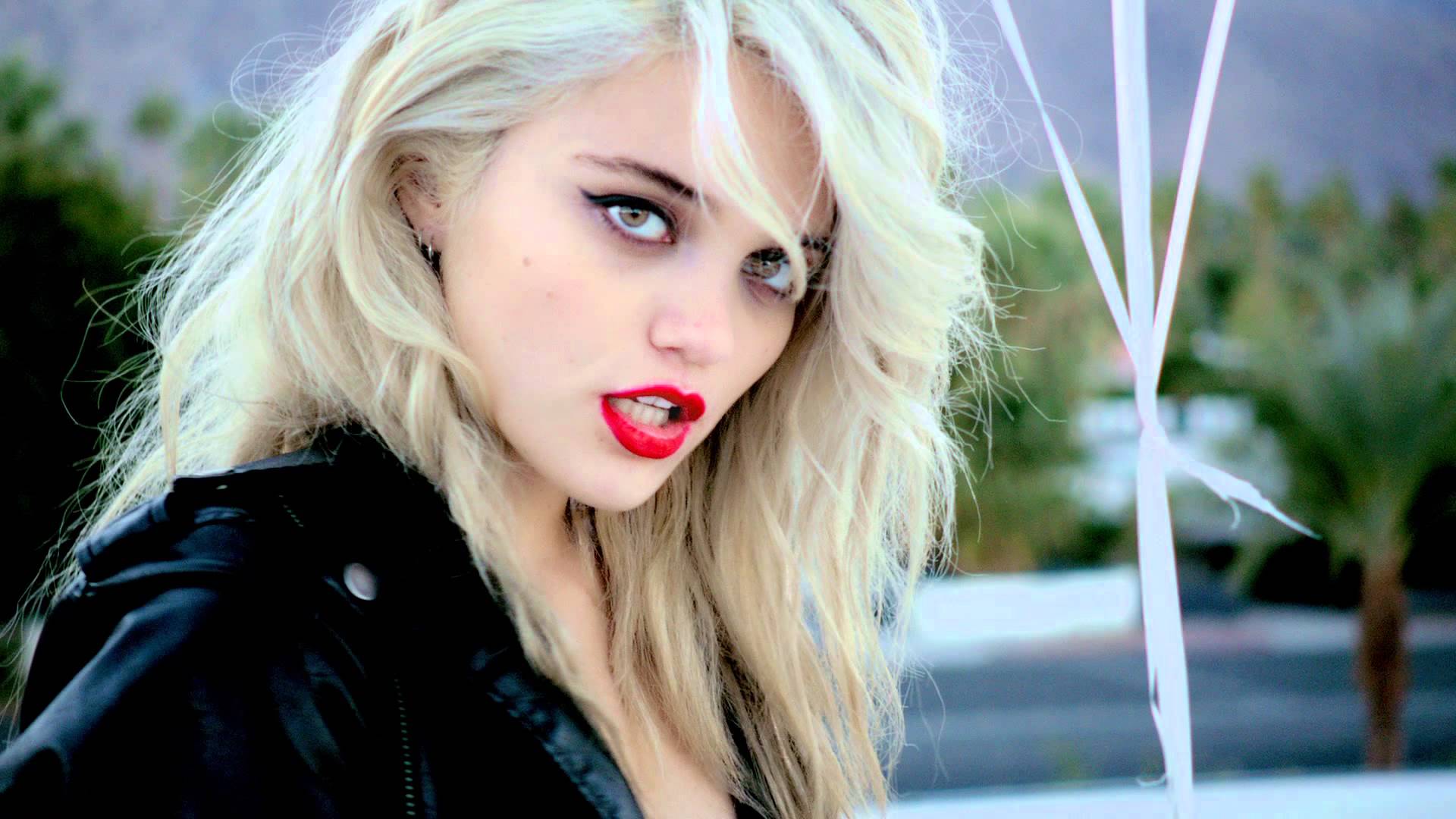 sky-ferreira-pictures