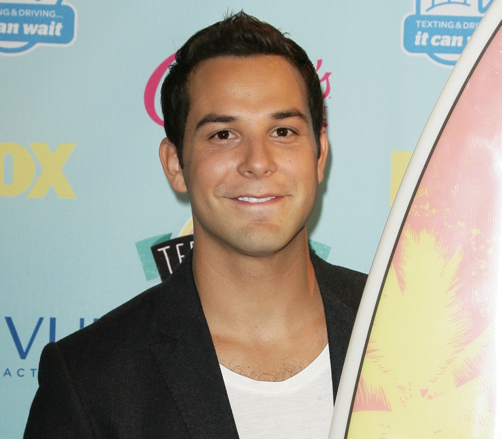 skylar-astin-2015