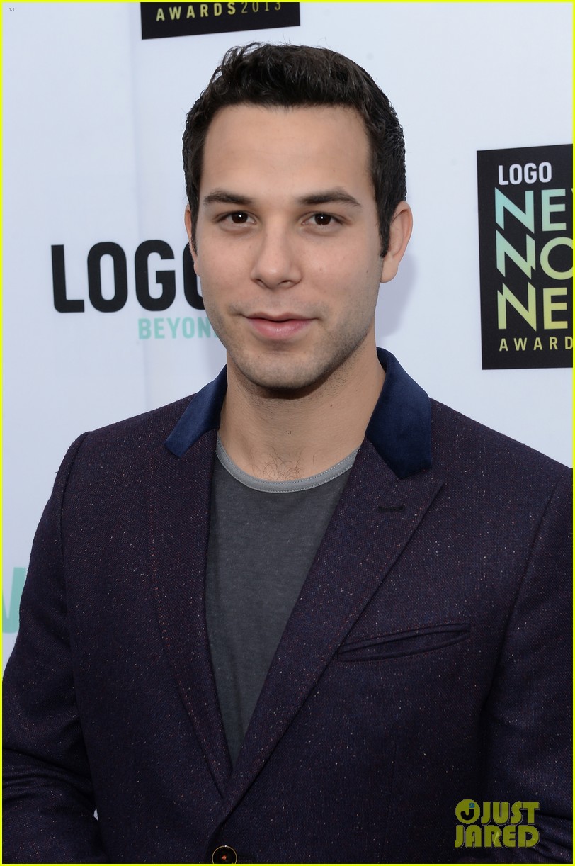 skylar-astin-hd-wallpaper