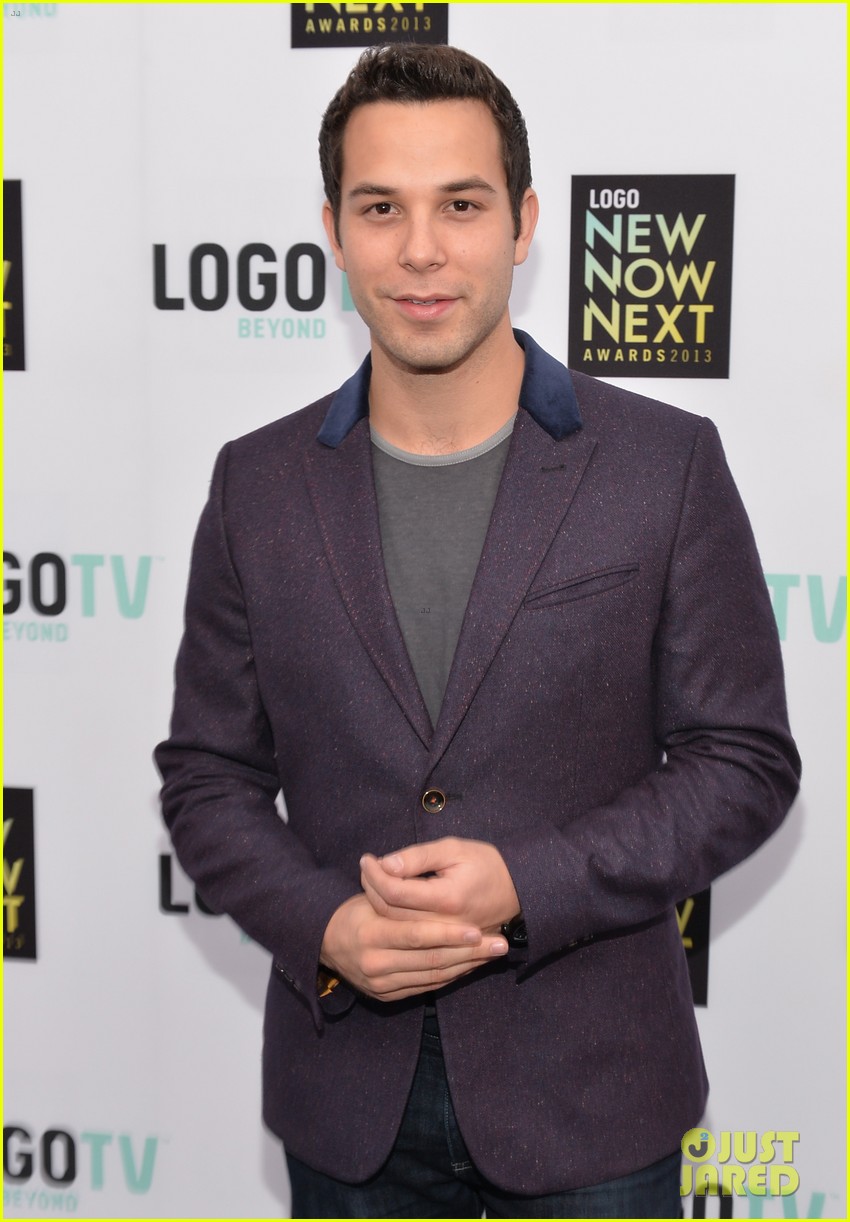 skylar-astin-wallpaper