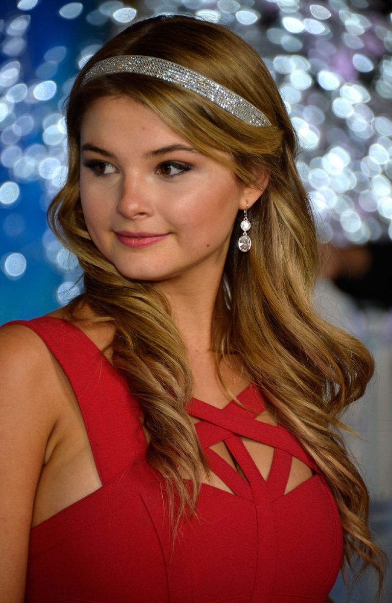 stefanie-scott-news